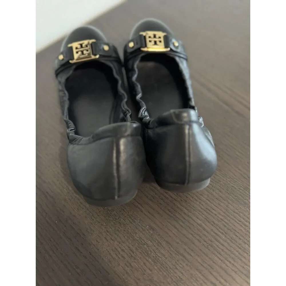 Tory Burch Ballet Flats‎ Women Size 8 Black Gold Logo Buckle Quiet Luxury Chic
